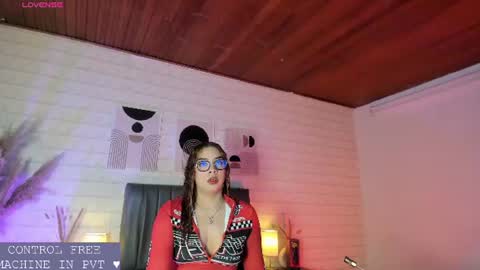Snapshot of lizzie_evans chatting on June 22, 2026, 12:02 pm Lizzie online show from June 22, 2026, 12:02 pm