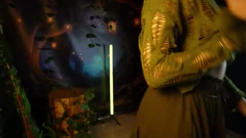 Snapshot of lizzie_gallen chatting on November 7, 2025, 4:18 pm Elizabeth online show from November 7, 2025, 4:18 pm