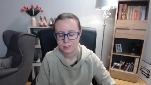 Lizzy online show from November 18, 2025, 5:23 am