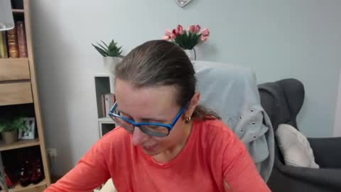 Lizzy online show from July 8, 2026, 4:17 am