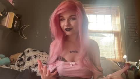 Snapshot of lizzyylovesick chatting on March 1, 2025, 2:02 pm lizzybunny online show from March 1, 2025, 2:02 pm
