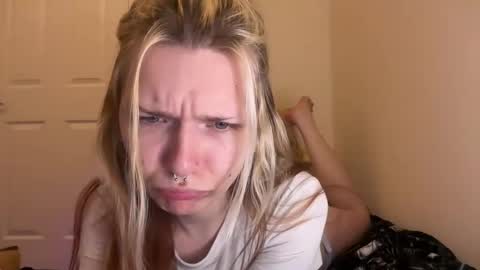 Snapshot of lizzyylovesick chatting on September 16, 2025, 7:15 pm lizzybunny online show from September 16, 2025, 7:15 pm