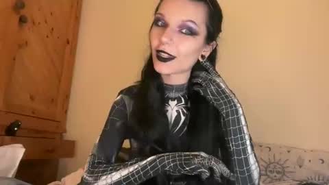 lizzybunny online show from April 16, 2026, 7:58 pm
