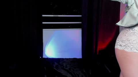 Snapshot of lnxmst chatting on February 1, 2025, 4:03 am Lynx Mist online show from February 1, 2025, 4:03 am
