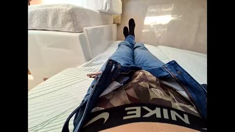 Lo82 online show from February 23, 2025, 2:35 pm