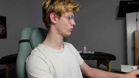 LOGAN FRASER online show from October 14, 2025, 1:56 pm