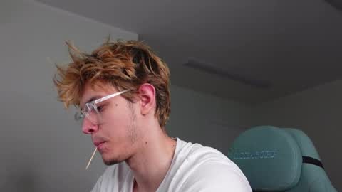 LOGAN FRASER online show from October 29, 2025, 2:30 pm