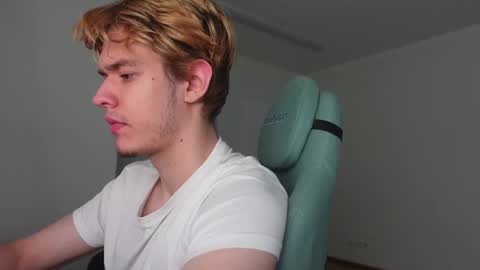 LOGAN FRASER online show from November 1, 2025, 2:30 pm