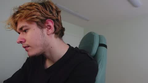 LOGAN FRASER online show from November 2, 2025, 1:46 pm