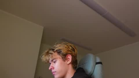 LOGAN FRASER online show from November 8, 2025, 3:01 pm