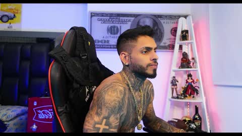 logan_hugh8 online show from January 28, 2025, 11:38 am