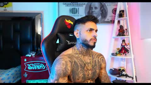 logan_hugh8 online show from February 26, 2025, 12:25 pm