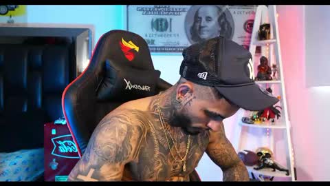 logan_hugh8 online show from February 26, 2025, 5:17 pm