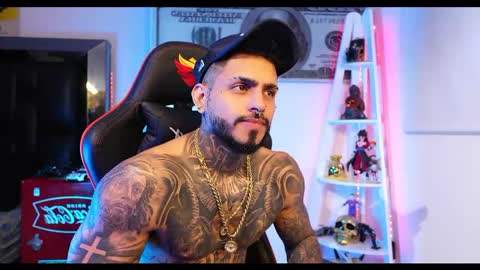 logan_hugh8 online show from March 4, 2025, 9:43 pm