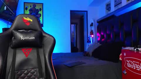 logan_hugh8 online show from January 14, 2026, 4:29 am