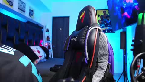 logan_hugh8 online show from February 23, 2026, 8:50 pm