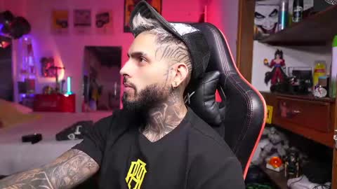 logan_hugh8 online show from April 1, 2026, 12:00 am