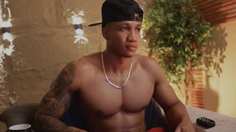 logan_varela online show from November 11, 2025, 2:28 pm