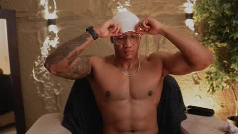 logan_varela online show from November 25, 2025, 10:15 am