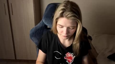 Snapshot of logandrive chatting on October 24, 2025, 1:07 pm Logan and Katana online show from October 24, 2025, 1:07 pm