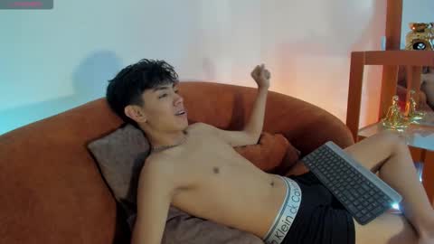 Snapshot of logantwink18 chatting on October 15, 2025, 1:11 pm logantwink18 online show from October 15, 2025, 1:11 pm