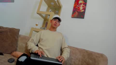 logantwink18 online show from January 11, 2026, 5:12 am