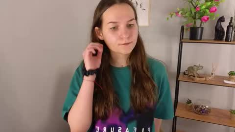 Snapshot of lois_williams chatting on September 17, 2025, 8:05 am Sofia online show from September 17, 2025, 8:05 am