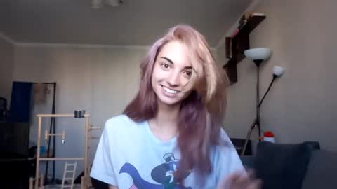 Amelia online show from September 23, 2025, 7:55 am