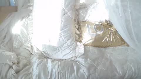 Lilu online show from November 26, 2025, 7:31 am