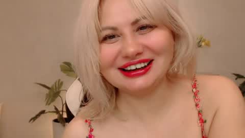  Lola  online show from April 10, 2026, 6:07 am