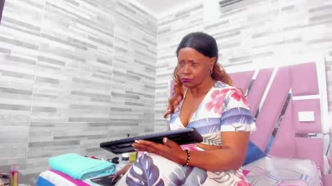 Lola online show from February 22, 2025, 11:35 am