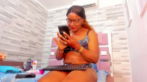 Lola online show from February 27, 2025, 2:21 pm