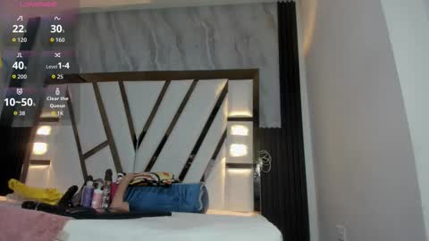 Lola online show from October 25, 2025, 11:40 am