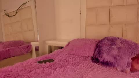 lola_js online show from October 27, 2025, 12:53 pm