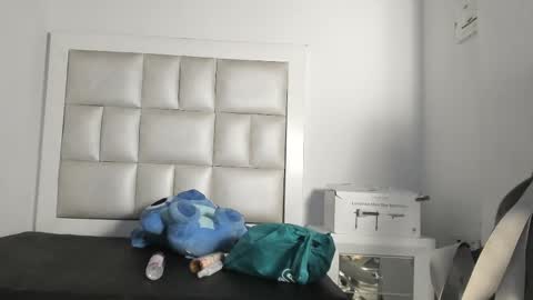 lola_js online show from November 18, 2025, 4:39 am