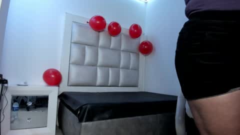 lola_js online show from April 10, 2026, 11:59 am
