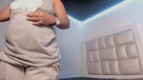 lola_js online show from July 27, 2026, 12:01 pm