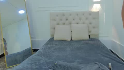 lola red online show from March 28, 2026, 7:02 pm