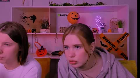 Lola online show from November 1, 2025, 8:11 pm