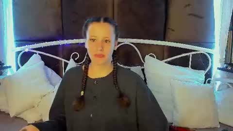 Lola online show from July 4, 2026, 3:40 pm