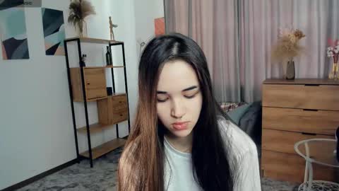 Snapshot of lola_weis chatting on February 8, 2026, 9:34 am Melina online show from February 8, 2026, 9:34 am