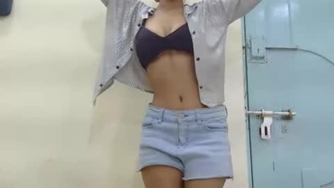 Snapshot of lolaa_darling chatting on October 13, 2025, 5:29 am lolaa online show from October 13, 2025, 5:29 am