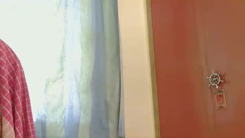 lolaa online show from November 23, 2025, 5:29 am