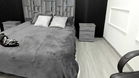 Lola Angel online show from November 17, 2025, 7:41 pm