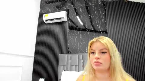 Lola Angel online show from February 9, 2026, 7:51 pm