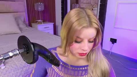 Lola Angel online show from May 28, 2026, 9:12 pm