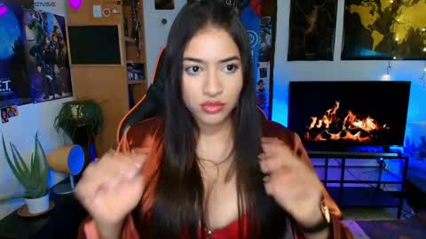 lolaasmith_21 online show from May 6, 2026, 8:58 pm