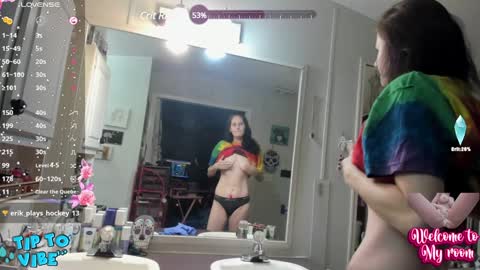 Lola online show from December 2, 2024, 3:47 pm