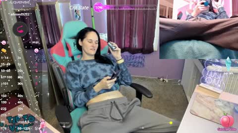 Lola online show from December 5, 2024, 3:50 pm