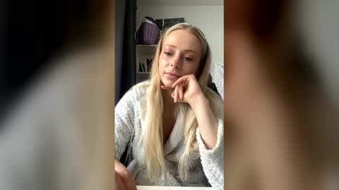 lolacutiex online show from June 4, 2026, 11:38 am